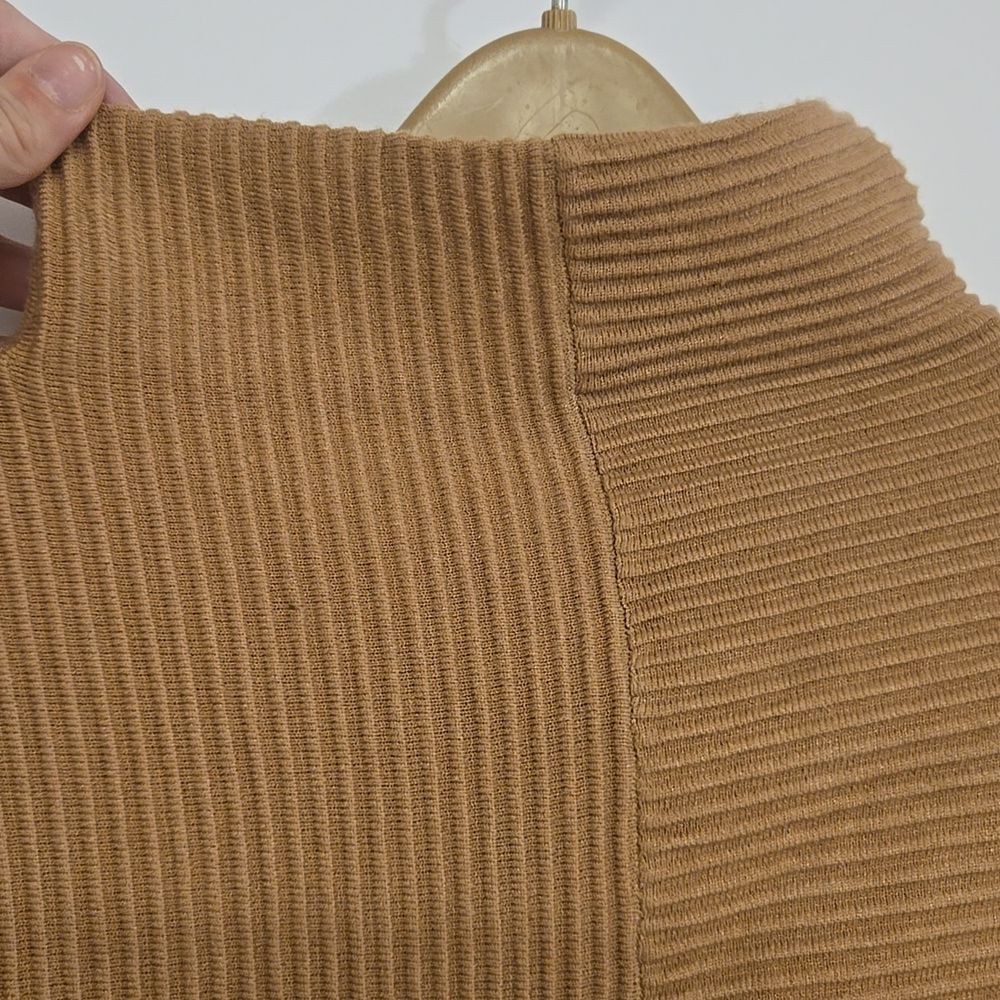 Tahari Sweater - Picture 2 of 4